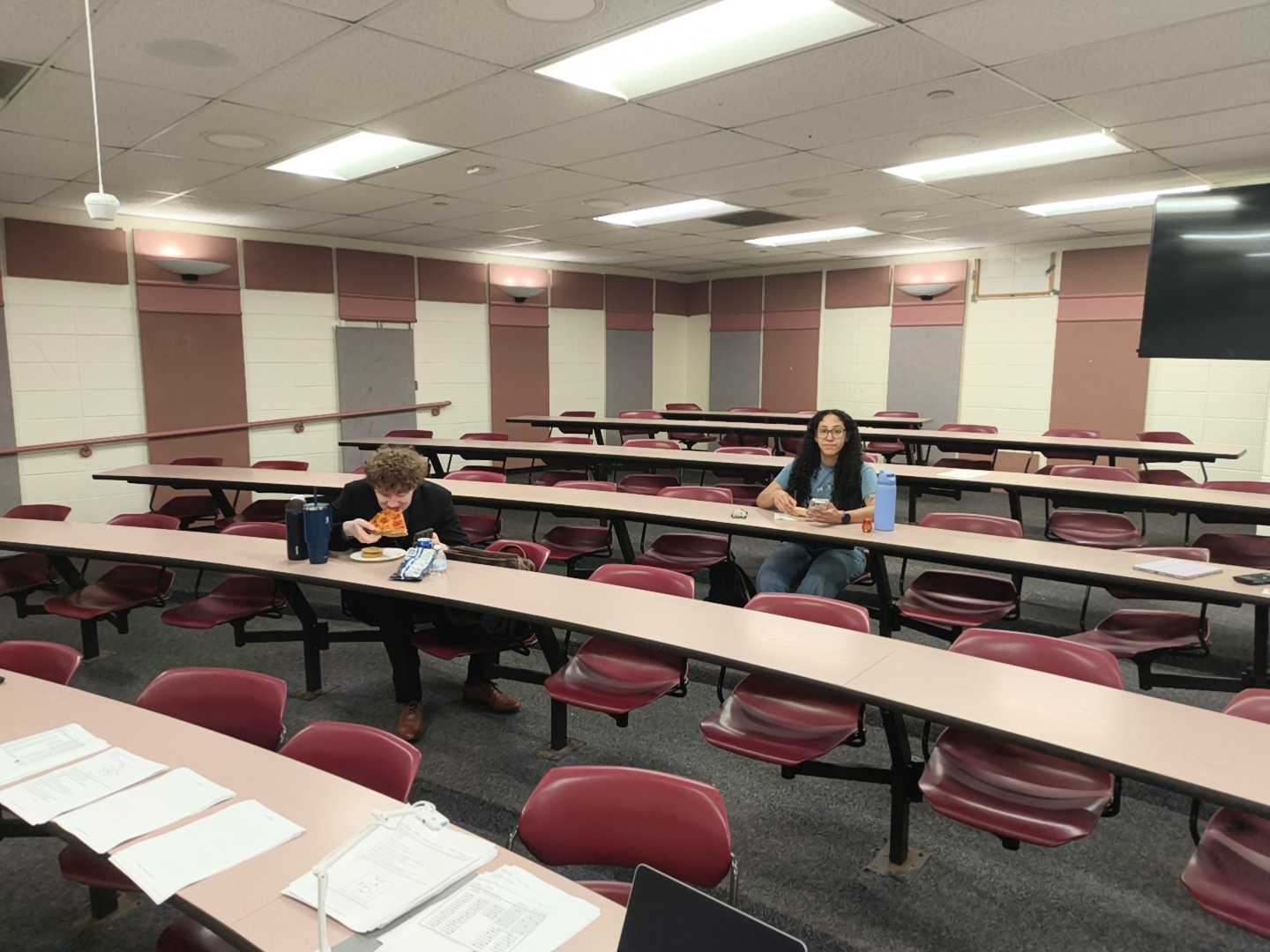 More new hams eating pizza